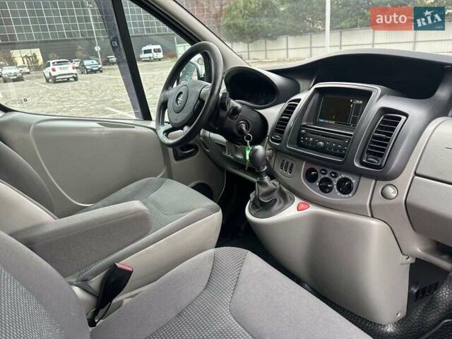 Серый Опель Виваро, объемом двигателя 2 л и пробегом 260 тыс. км за 16300 $, фото 14 на Automoto.ua