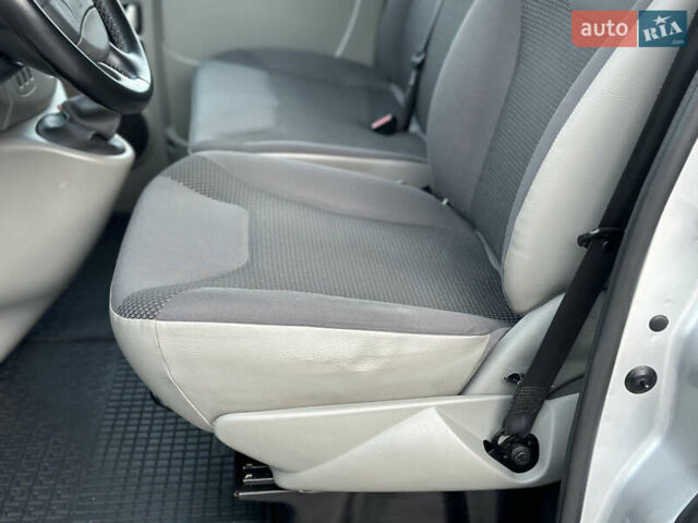 Серый Опель Виваро, объемом двигателя 2 л и пробегом 320 тыс. км за 14500 $, фото 36 на Automoto.ua