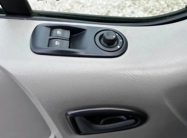 Серый Опель Виваро, объемом двигателя 2 л и пробегом 224 тыс. км за 8700 $, фото 16 на Automoto.ua