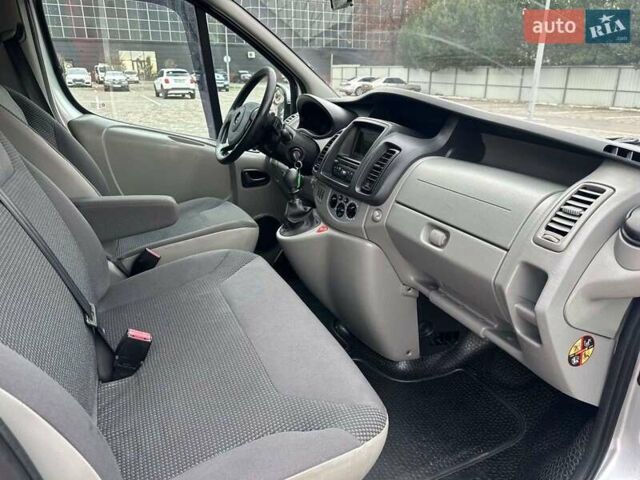 Серый Опель Виваро, объемом двигателя 2 л и пробегом 260 тыс. км за 16300 $, фото 34 на Automoto.ua