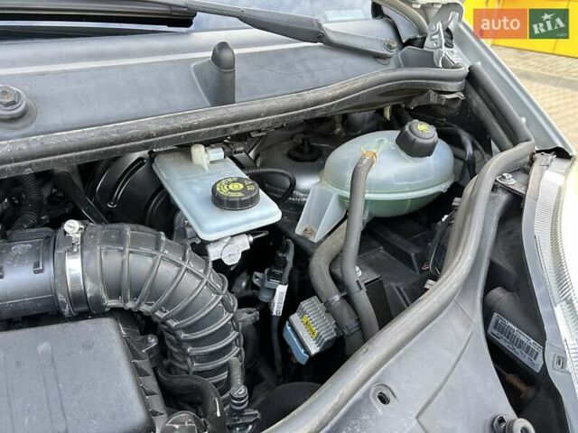 Сірий Опель Віваро, об'ємом двигуна 2 л та пробігом 225 тис. км за 16200 $, фото 28 на Automoto.ua