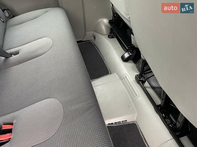 Серый Опель Виваро, объемом двигателя 2 л и пробегом 288 тыс. км за 13950 $, фото 10 на Automoto.ua