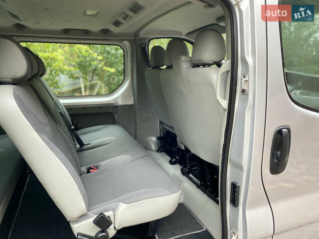 Серый Опель Виваро, объемом двигателя 2 л и пробегом 287 тыс. км за 14700 $, фото 13 на Automoto.ua