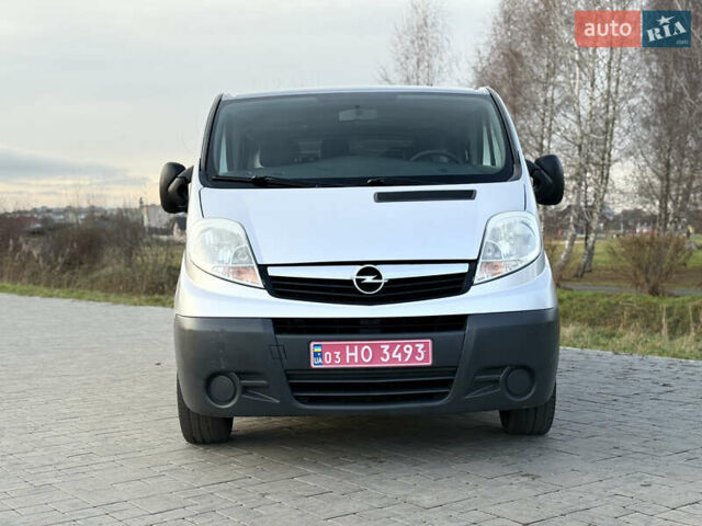 Сірий Опель Віваро, об'ємом двигуна 2 л та пробігом 260 тис. км за 14850 $, фото 2 на Automoto.ua