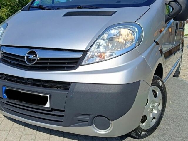 Серый Опель Виваро, объемом двигателя 2 л и пробегом 216 тыс. км за 8700 $, фото 3 на Automoto.ua