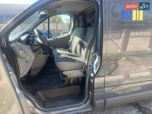 Сірий Опель Віваро, об'ємом двигуна 2 л та пробігом 411 тис. км за 9000 $, фото 7 на Automoto.ua