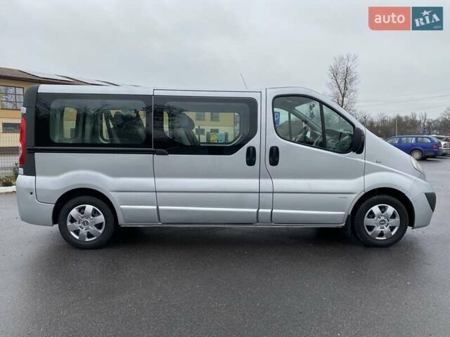 Серый Опель Виваро, объемом двигателя 2 л и пробегом 288 тыс. км за 13950 $, фото 3 на Automoto.ua