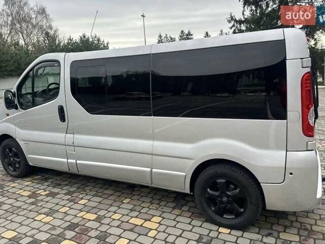 Серый Опель Виваро, объемом двигателя 2 л и пробегом 260 тыс. км за 16300 $, фото 3 на Automoto.ua