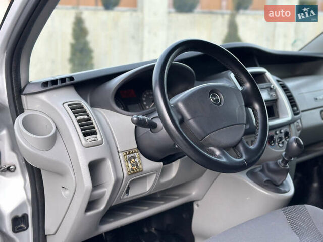 Серый Опель Виваро, объемом двигателя 2 л и пробегом 320 тыс. км за 14500 $, фото 37 на Automoto.ua