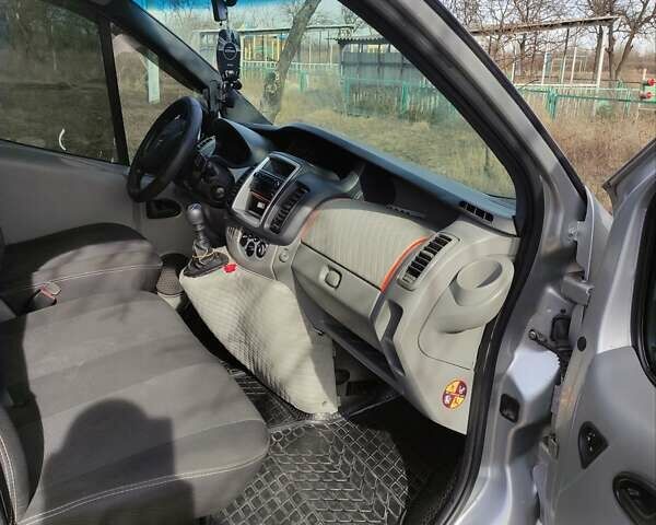 Серый Опель Виваро, объемом двигателя 2 л и пробегом 249 тыс. км за 16000 $, фото 9 на Automoto.ua