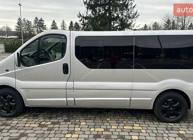 Серый Опель Виваро, объемом двигателя 2 л и пробегом 260 тыс. км за 16300 $, фото 2 на Automoto.ua