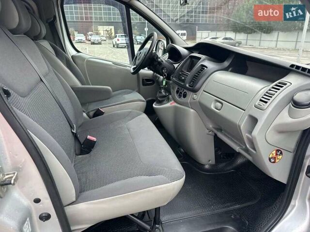 Серый Опель Виваро, объемом двигателя 2 л и пробегом 260 тыс. км за 16300 $, фото 35 на Automoto.ua