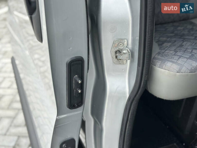 Серый Опель Виваро, объемом двигателя 2 л и пробегом 320 тыс. км за 14500 $, фото 86 на Automoto.ua
