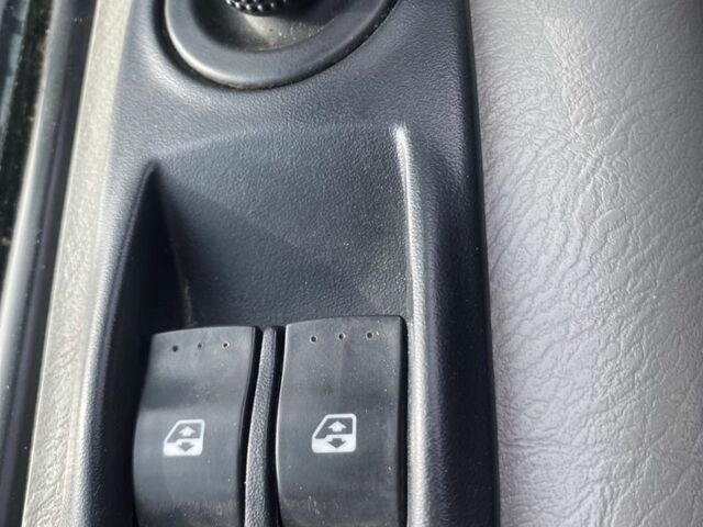 Серый Опель Виваро, объемом двигателя 0 л и пробегом 215 тыс. км за 13500 $, фото 6 на Automoto.ua