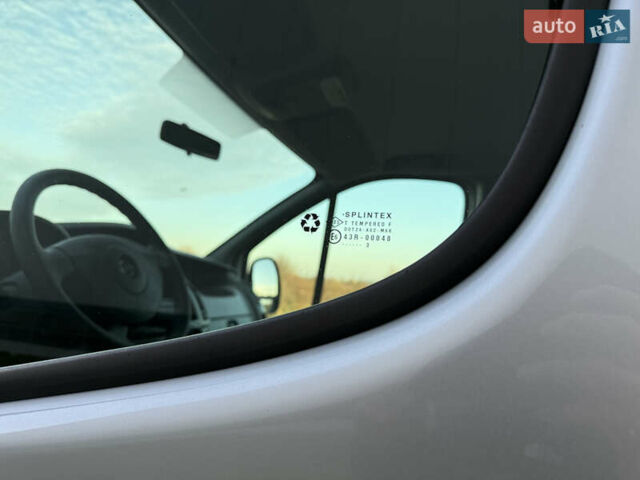 Серый Опель Виваро, объемом двигателя 2 л и пробегом 352 тыс. км за 14950 $, фото 10 на Automoto.ua