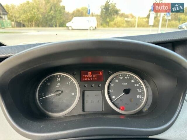 Сірий Опель Віваро, об'ємом двигуна 2 л та пробігом 225 тис. км за 16200 $, фото 22 на Automoto.ua