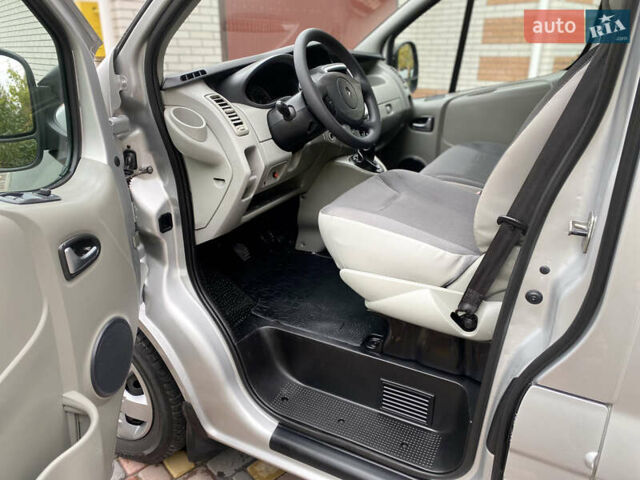 Серый Опель Виваро, объемом двигателя 2 л и пробегом 287 тыс. км за 14700 $, фото 26 на Automoto.ua