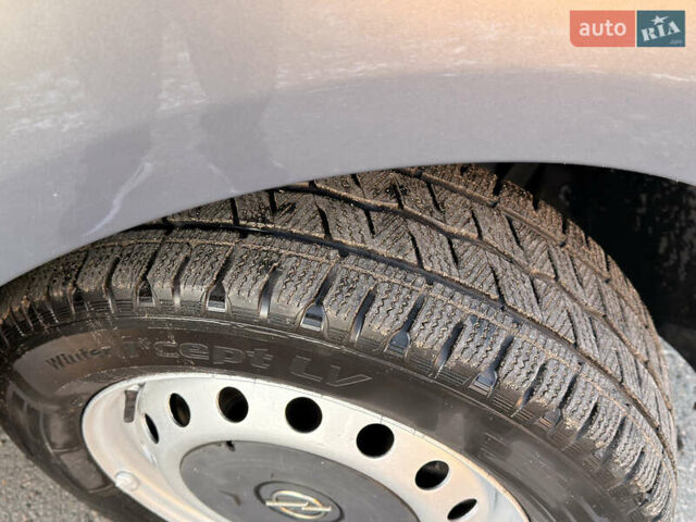 Сірий Опель Віваро, об'ємом двигуна 2 л та пробігом 290 тис. км за 15700 $, фото 8 на Automoto.ua