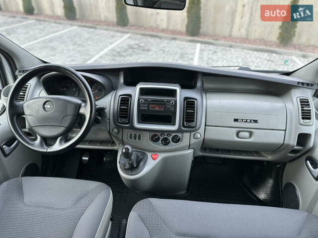 Серый Опель Виваро, объемом двигателя 2 л и пробегом 320 тыс. км за 14500 $, фото 77 на Automoto.ua