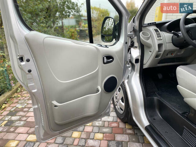 Серый Опель Виваро, объемом двигателя 2 л и пробегом 287 тыс. км за 14700 $, фото 27 на Automoto.ua