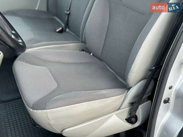 Серый Опель Виваро, объемом двигателя 2 л и пробегом 320 тыс. км за 14500 $, фото 39 на Automoto.ua