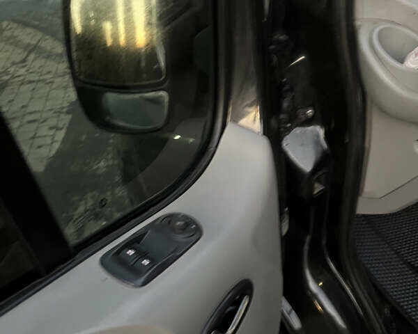 Серый Опель Виваро, объемом двигателя 2 л и пробегом 211 тыс. км за 14750 $, фото 25 на Automoto.ua