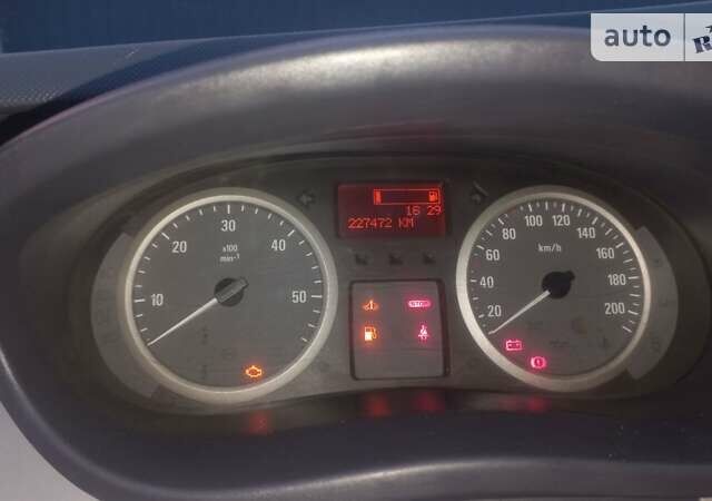 Серый Опель Виваро, объемом двигателя 2 л и пробегом 307 тыс. км за 14600 $, фото 33 на Automoto.ua