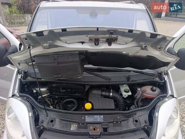 Серый Опель Виваро, объемом двигателя 2 л и пробегом 293 тыс. км за 16200 $, фото 19 на Automoto.ua