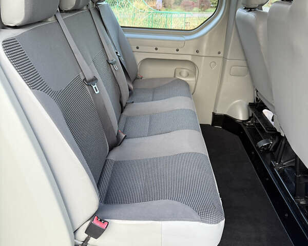 Сірий Опель Віваро, об'ємом двигуна 2 л та пробігом 260 тис. км за 14850 $, фото 23 на Automoto.ua