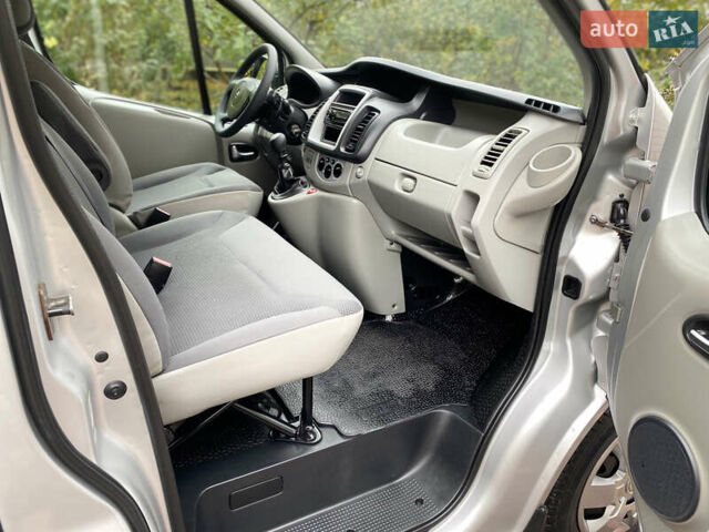 Серый Опель Виваро, объемом двигателя 2 л и пробегом 287 тыс. км за 14700 $, фото 29 на Automoto.ua