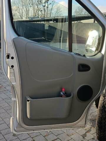 Серый Опель Виваро, объемом двигателя 2 л и пробегом 386 тыс. км за 16600 $, фото 39 на Automoto.ua