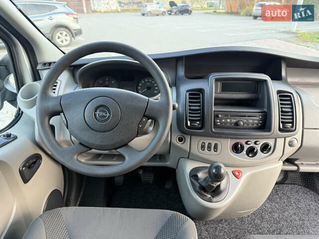 Сірий Опель Віваро, об'ємом двигуна 2 л та пробігом 260 тис. км за 14850 $, фото 24 на Automoto.ua