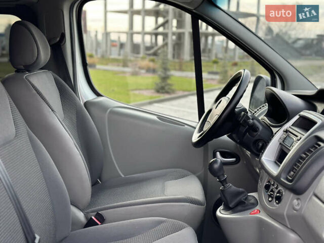 Серый Опель Виваро, объемом двигателя 2 л и пробегом 320 тыс. км за 14500 $, фото 51 на Automoto.ua