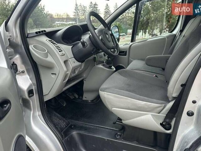 Серый Опель Виваро, объемом двигателя 2 л и пробегом 260 тыс. км за 16300 $, фото 26 на Automoto.ua