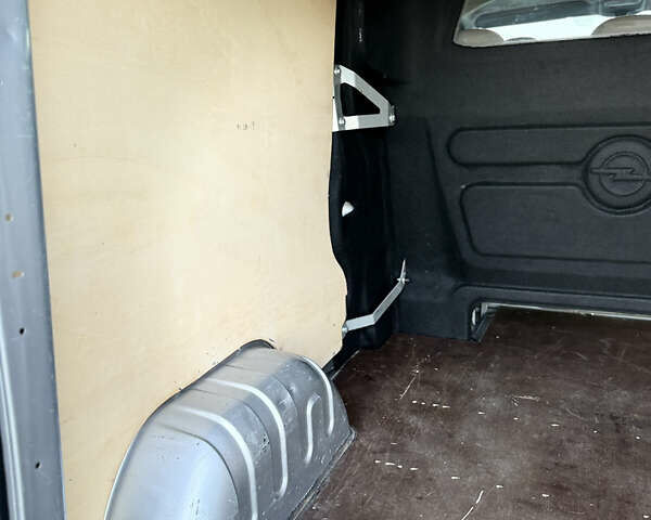 Серый Опель Виваро, объемом двигателя 2 л и пробегом 352 тыс. км за 14950 $, фото 28 на Automoto.ua