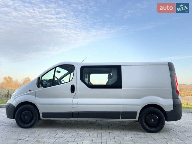 Серый Опель Виваро, объемом двигателя 2 л и пробегом 352 тыс. км за 14950 $, фото 7 на Automoto.ua