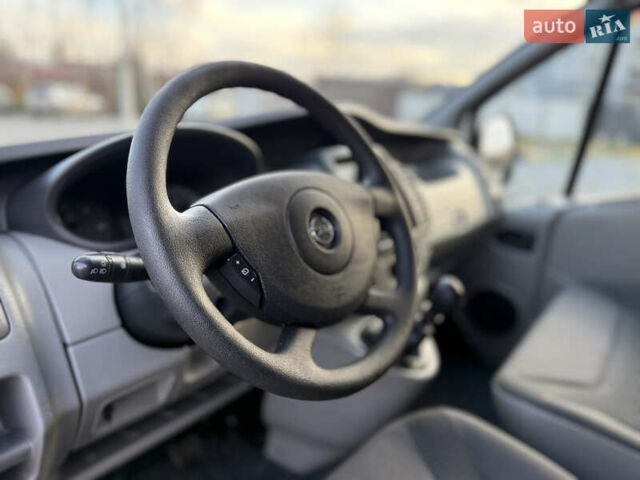 Сірий Опель Віваро, об'ємом двигуна 2 л та пробігом 260 тис. км за 14850 $, фото 13 на Automoto.ua