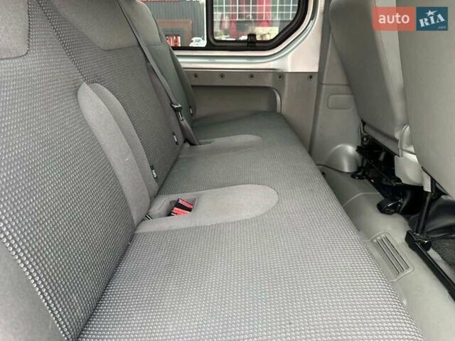 Серый Опель Виваро, объемом двигателя 2 л и пробегом 260 тыс. км за 16300 $, фото 16 на Automoto.ua