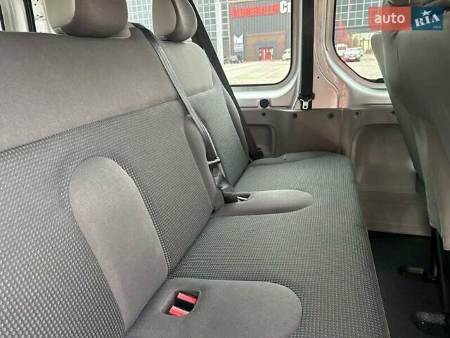 Серый Опель Виваро, объемом двигателя 2 л и пробегом 260 тыс. км за 16300 $, фото 39 на Automoto.ua