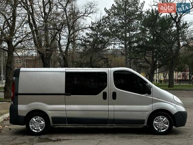 Серый Опель Виваро, объемом двигателя 2 л и пробегом 288 тыс. км за 12499 $, фото 3 на Automoto.ua