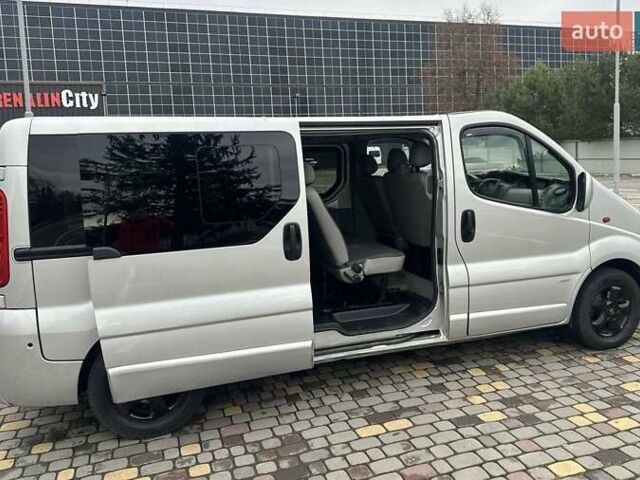 Серый Опель Виваро, объемом двигателя 2 л и пробегом 260 тыс. км за 16300 $, фото 13 на Automoto.ua