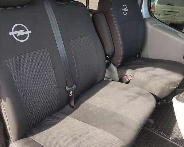 Серый Опель Виваро, объемом двигателя 2 л и пробегом 249 тыс. км за 16000 $, фото 6 на Automoto.ua