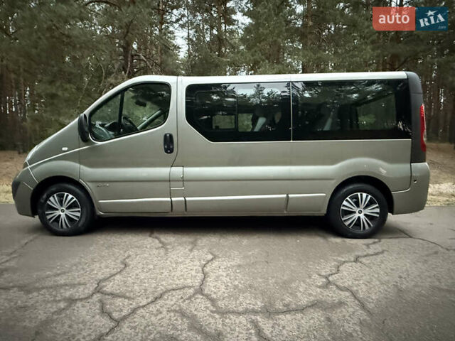 Серый Опель Виваро, объемом двигателя 2 л и пробегом 260 тыс. км за 15800 $, фото 8 на Automoto.ua