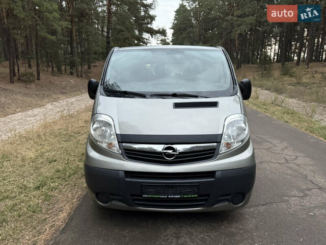 Серый Опель Виваро, объемом двигателя 2 л и пробегом 260 тыс. км за 15800 $, фото 44 на Automoto.ua