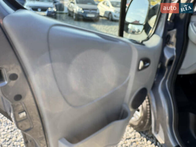 Опель Виваро 2013 в Черновцах на Automoto.ua Серый Опель Виваро, объемом двигателя 2 л и пробегом 299 тыс. км за 14400 $, фото 26 на Automoto.ua