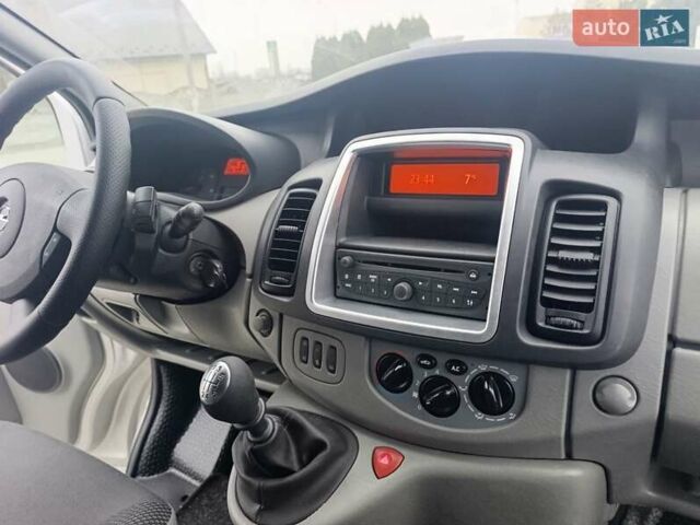 Серый Опель Виваро, объемом двигателя 2 л и пробегом 293 тыс. км за 16200 $, фото 21 на Automoto.ua