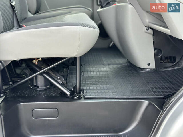 Серый Опель Виваро, объемом двигателя 2 л и пробегом 320 тыс. км за 14500 $, фото 46 на Automoto.ua