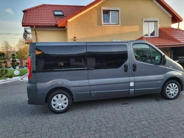 Сірий Опель Віваро, об'ємом двигуна 2 л та пробігом 250 тис. км за 9200 $, фото 7 на Automoto.ua