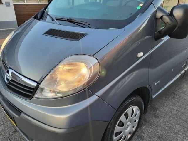 Серый Опель Виваро, объемом двигателя 2 л и пробегом 250 тыс. км за 8900 $, фото 14 на Automoto.ua