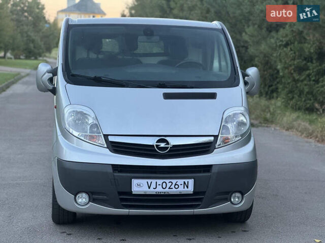 Сірий Опель Віваро, об'ємом двигуна 2 л та пробігом 217 тис. км за 13500 $, фото 1 на Automoto.ua